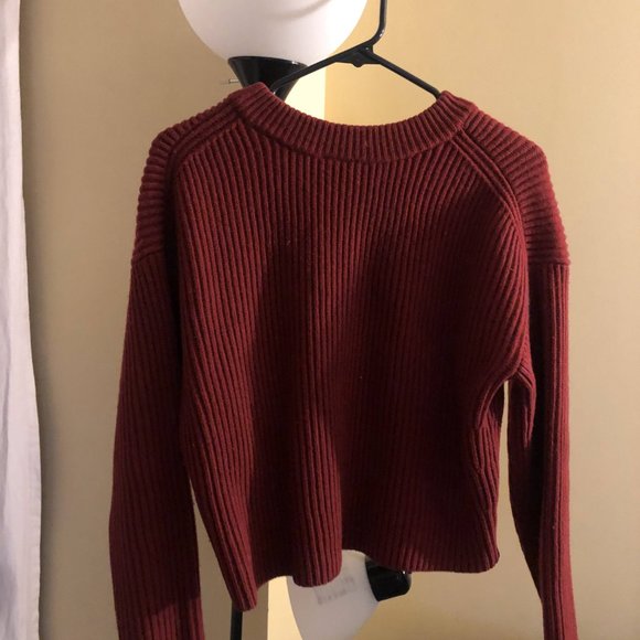 uniqlo u-collection  red sweater - Picture 2 of 2